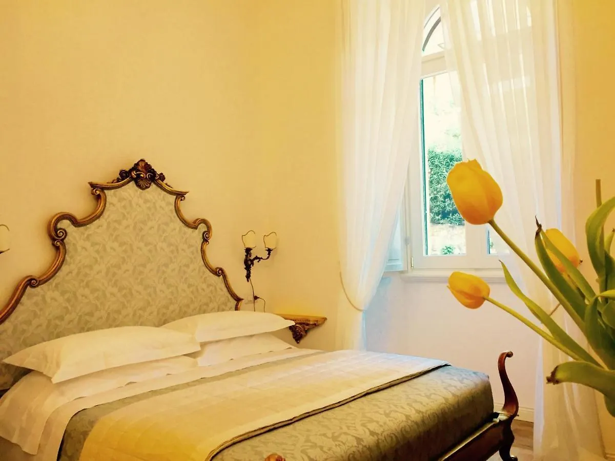 La Belle Coquette Bed & Breakfast Como