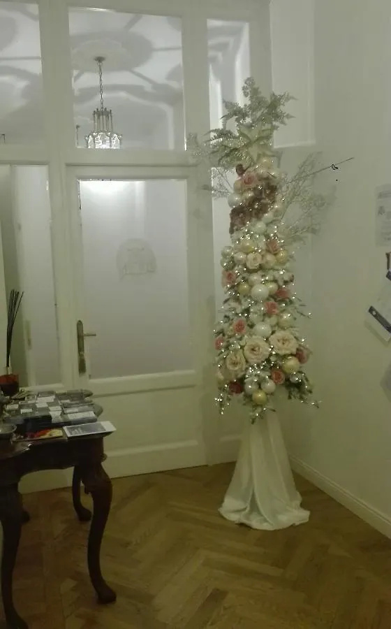 La Belle Coquette Bed & Breakfast Como