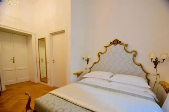 La Belle Coquette Bed & Breakfast Como 3*,