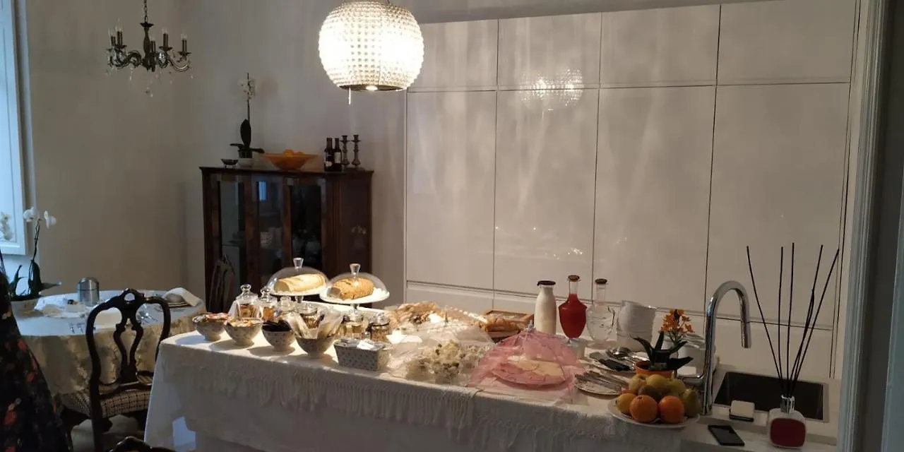 La Belle Coquette Bed & Breakfast Como